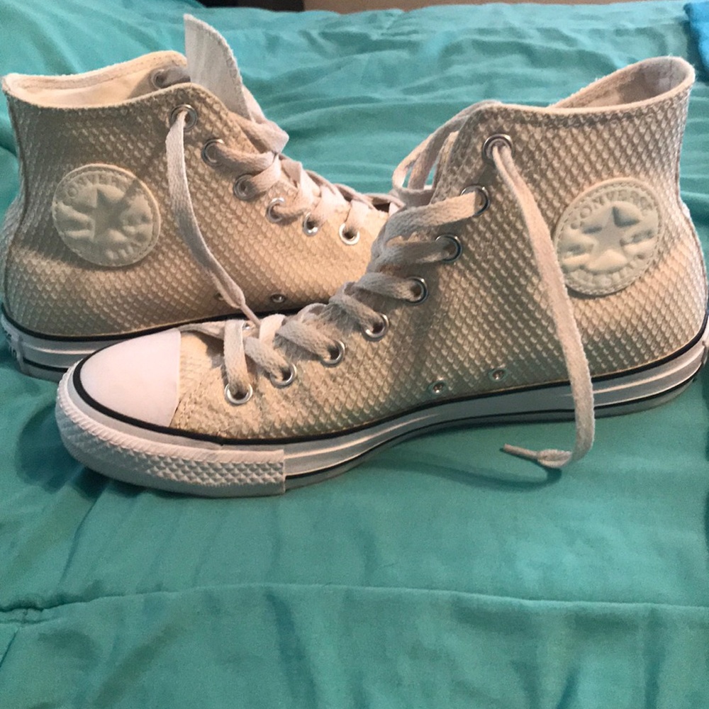 Women’s Size 9 Converse Shoes
